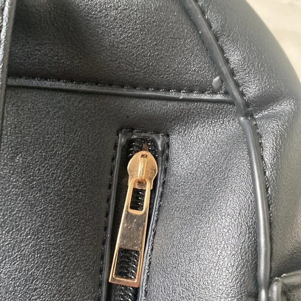 Faux leather | Black | Medium Size | Gold hardware | Backpack